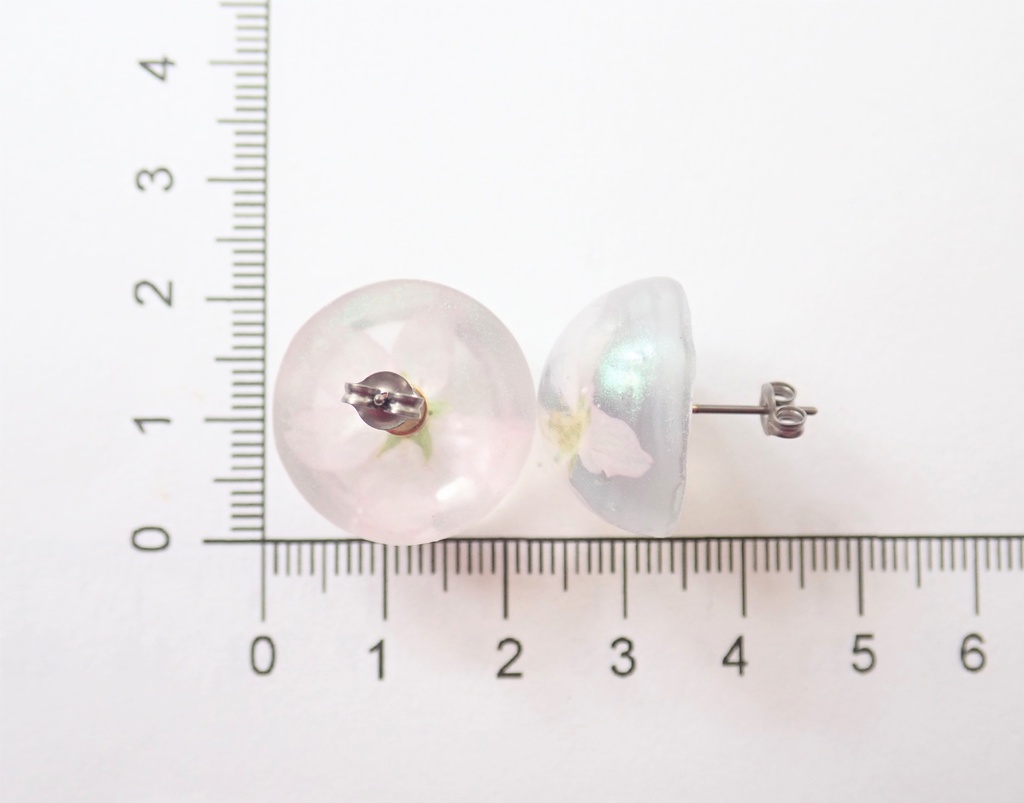 啓翁桜 パールホワイト 半球 一粒ピアス