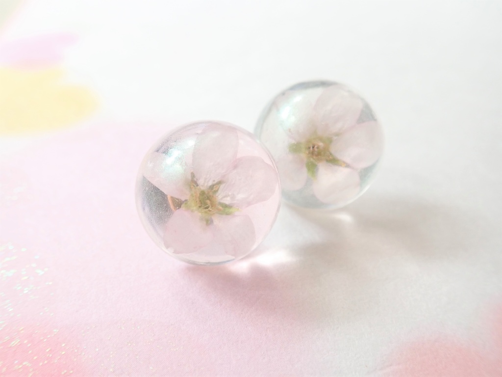 啓翁桜 パールホワイト 半球 一粒ピアス