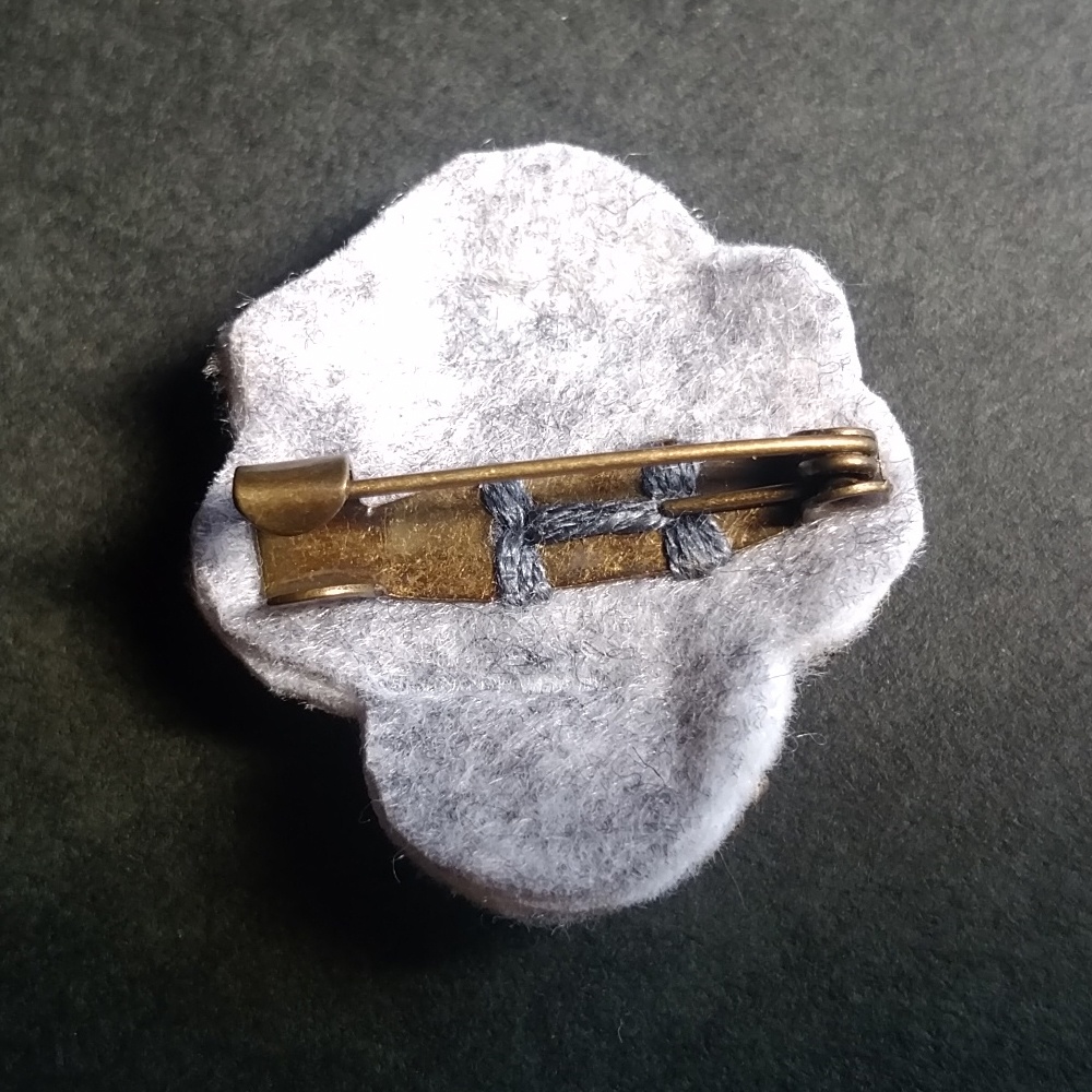 ブローチ「金色花の紋章」BS003