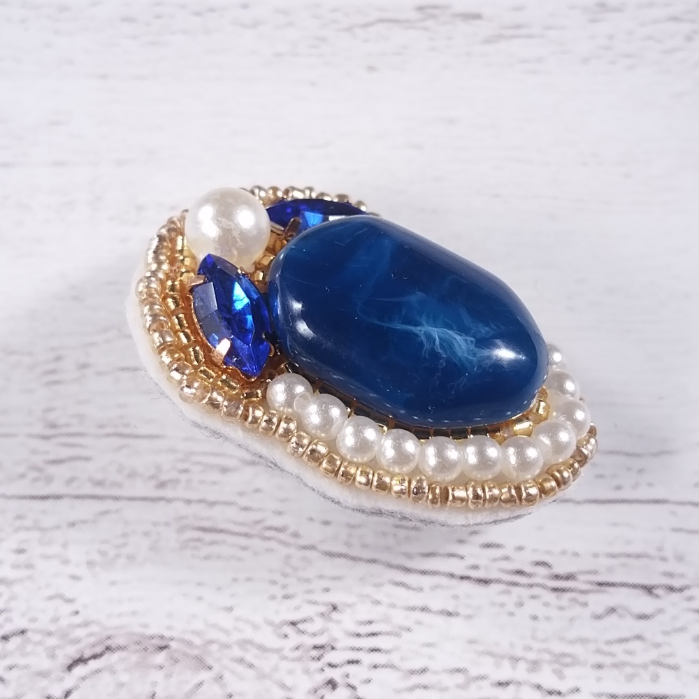 ブローチ「青の石」BS004