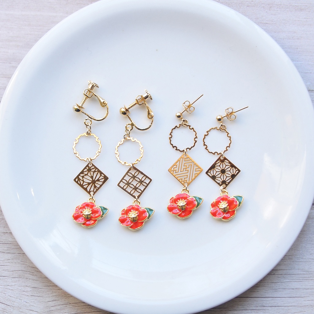 雪椿のイヤリング・ピアス