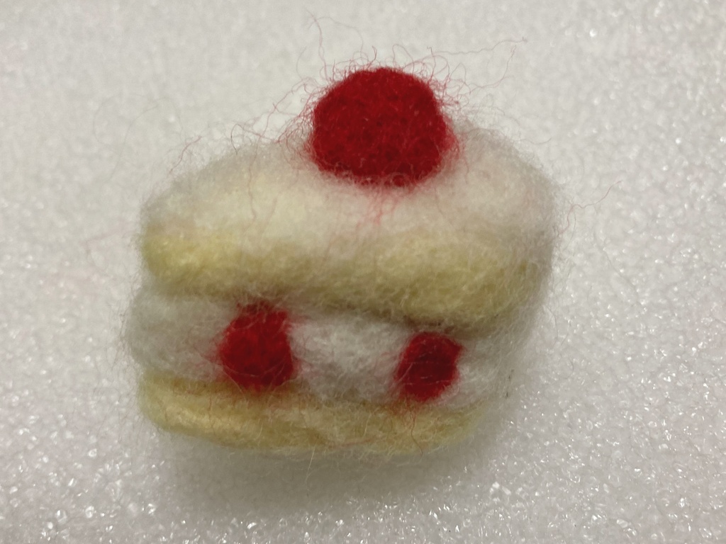 羊毛フェルトマスコット【ショートケーキ】