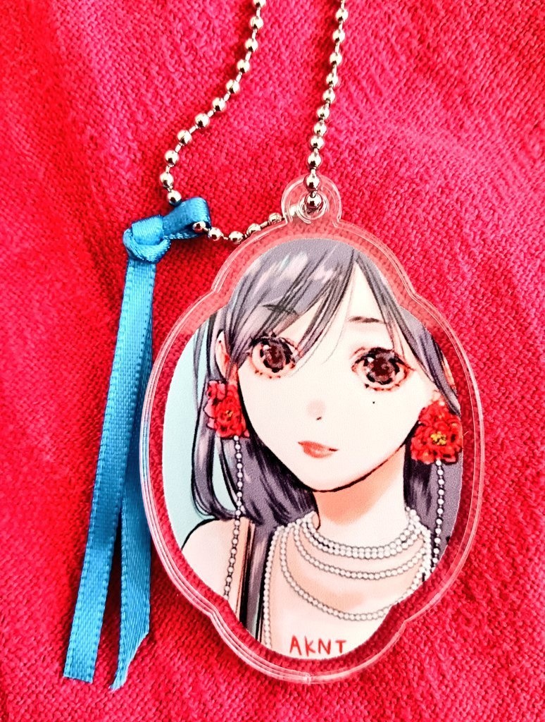 赤い花の少女アクリルキーホルダー