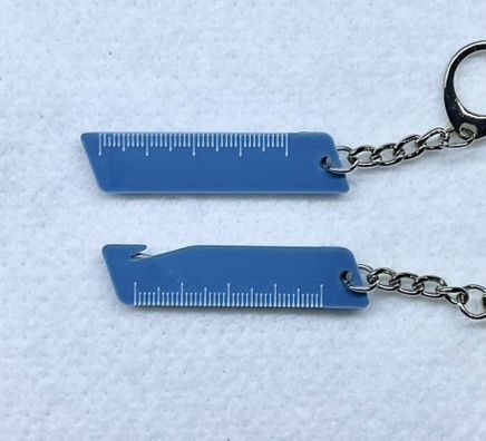 電動工具風カラーの多機能キーホルダーMINI【切断補助&ミニ定規付き】