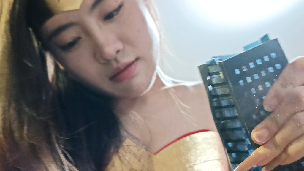 【巨大娘　2D独占バージョン】巨大ワンダーレディー・この世界は私の足元よりちっちゃい！！（英語音声）　前編