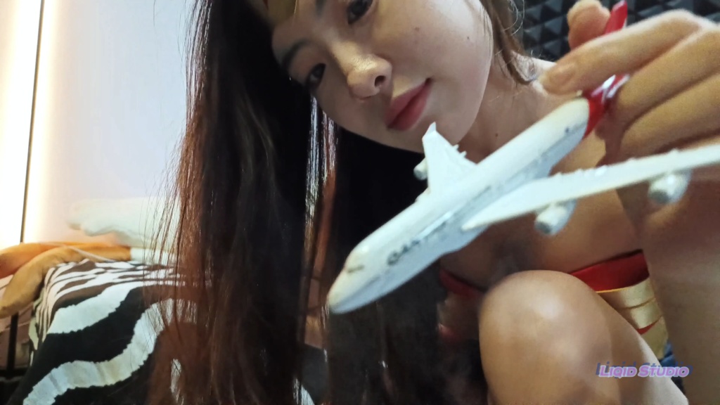 【巨大娘 2D独占バージョン】巨大ワンダーレディー・この世界は私の足元よりちっちゃい!!(英語音声) 後編