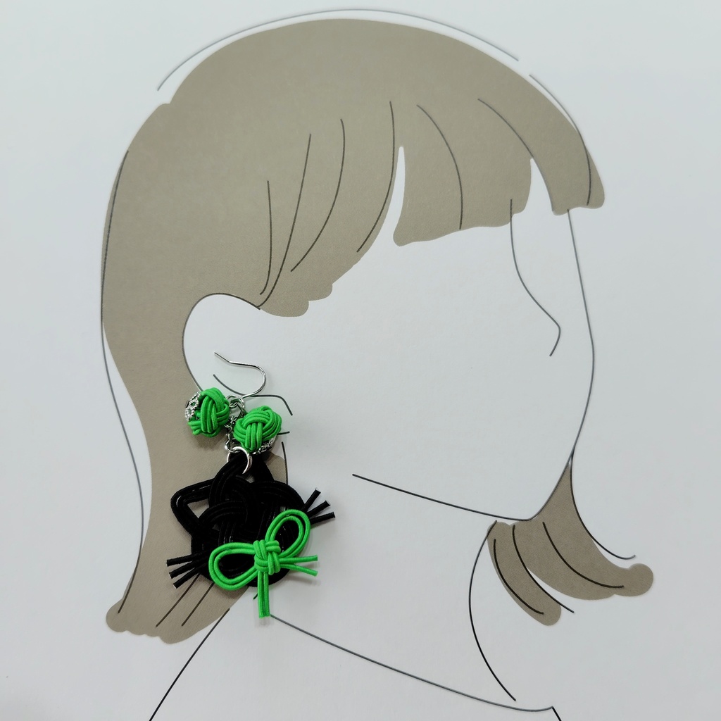 黒猫の水引ピアス
