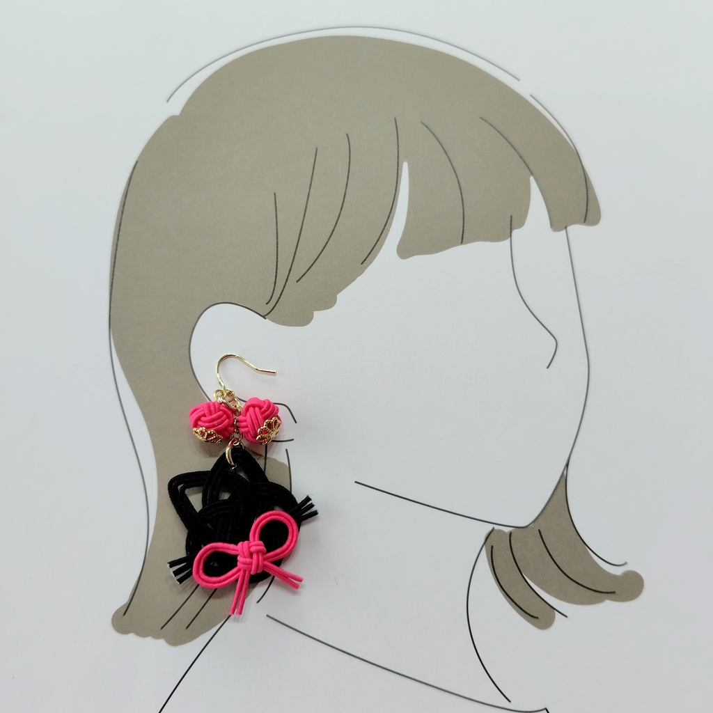 黒猫の水引ピアス