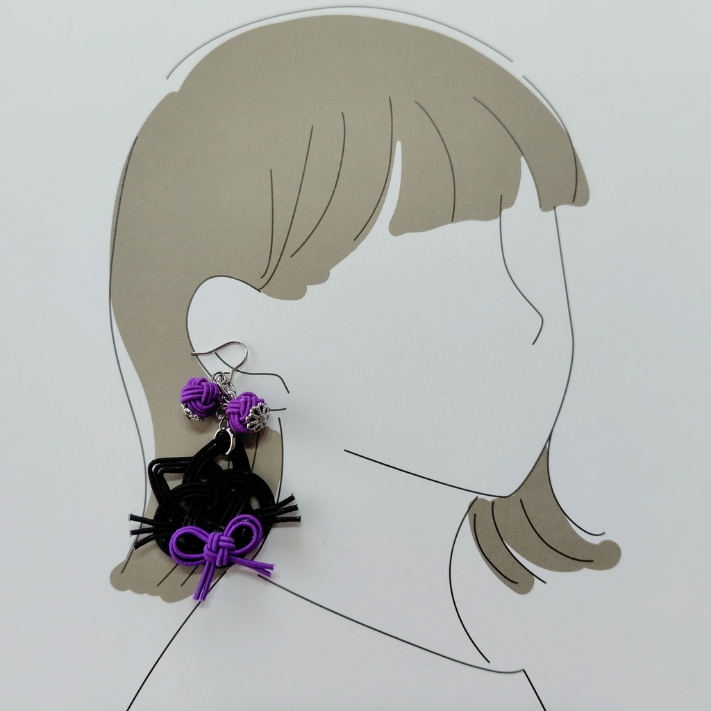 黒猫の水引ピアス