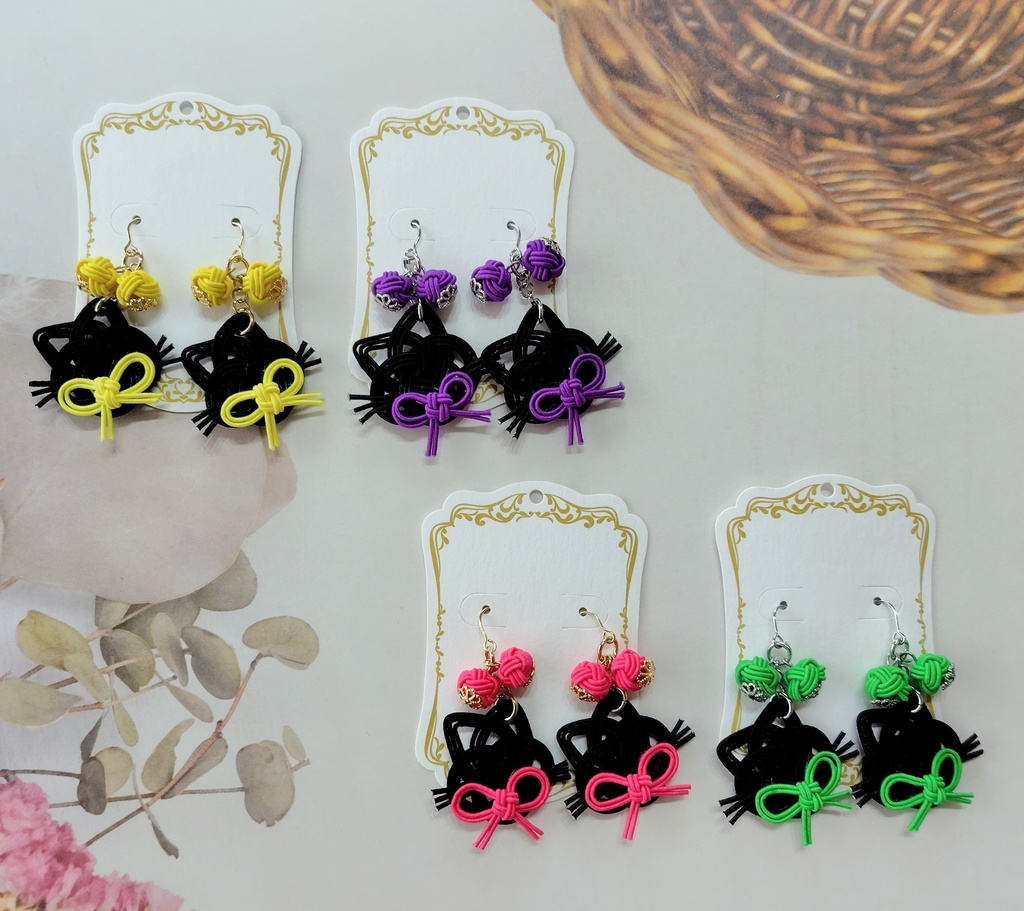黒猫の水引ピアス