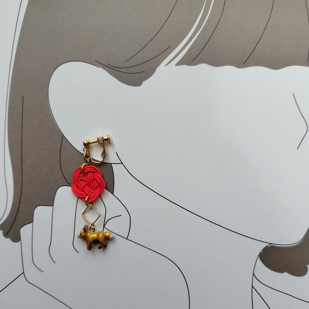 【水引*梅結び】狐と松ぼっくりのイヤリング
