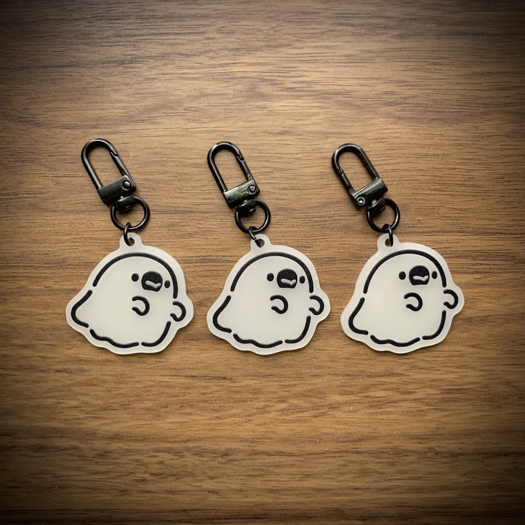 オバケ文鳥の蓄光アクキー