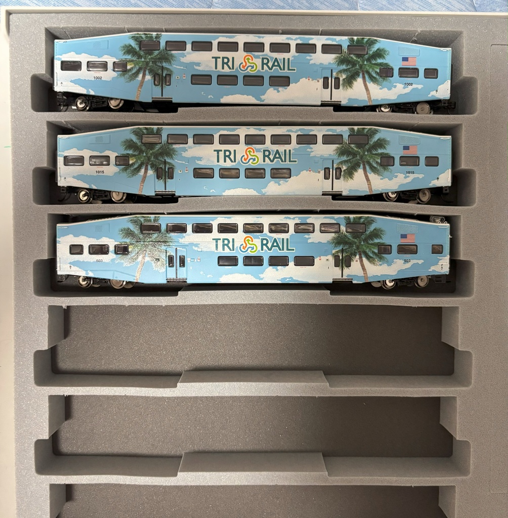 品番011 北米85ft/Amtrak客車8両ウレタン 車両ケース Nゲージ YN管理