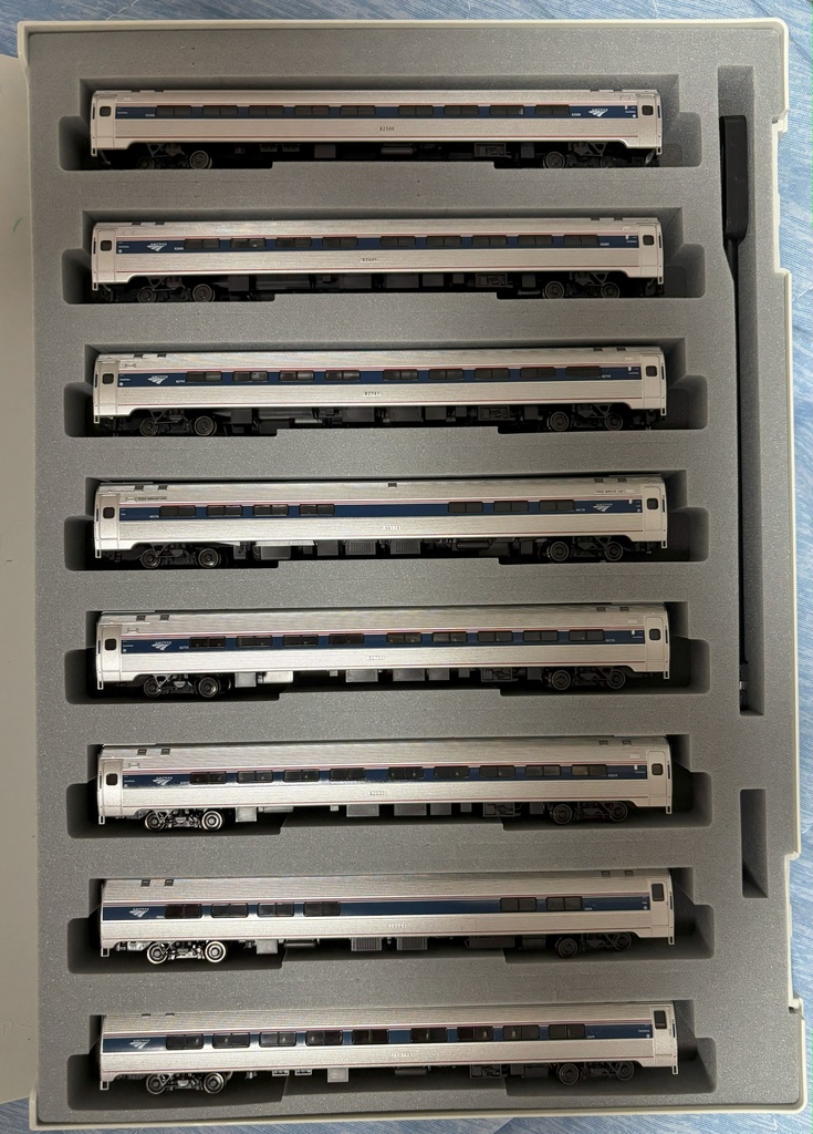 品番011 北米85ft/Amtrak客車8両ウレタン 車両ケース Nゲージ YN管理