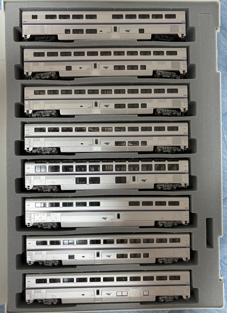 品番011 北米85ft/Amtrak客車8両ウレタン 車両ケース Nゲージ YN管理