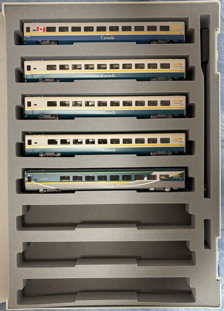 品番011 北米85ft/Amtrak客車8両ウレタン 車両ケース Nゲージ YN管理