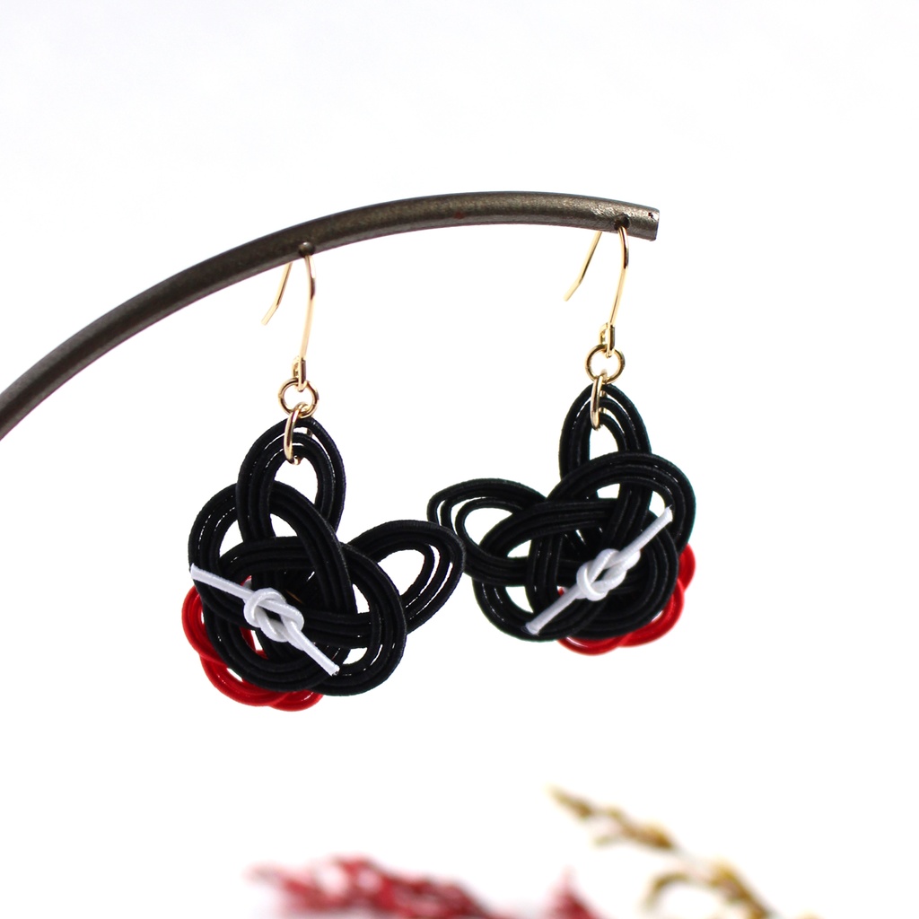 水引ピアス・イヤリング-我輩黒猫-