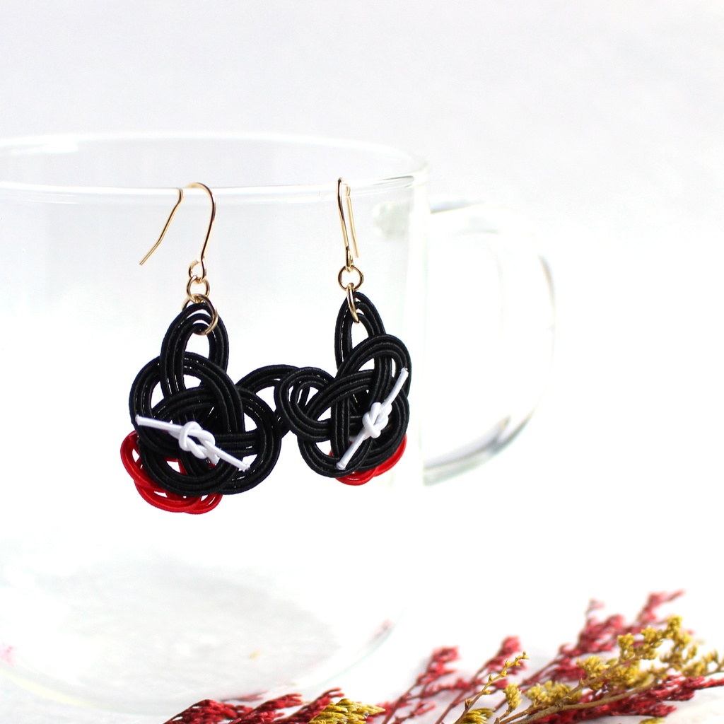 水引ピアス・イヤリング-我輩黒猫-