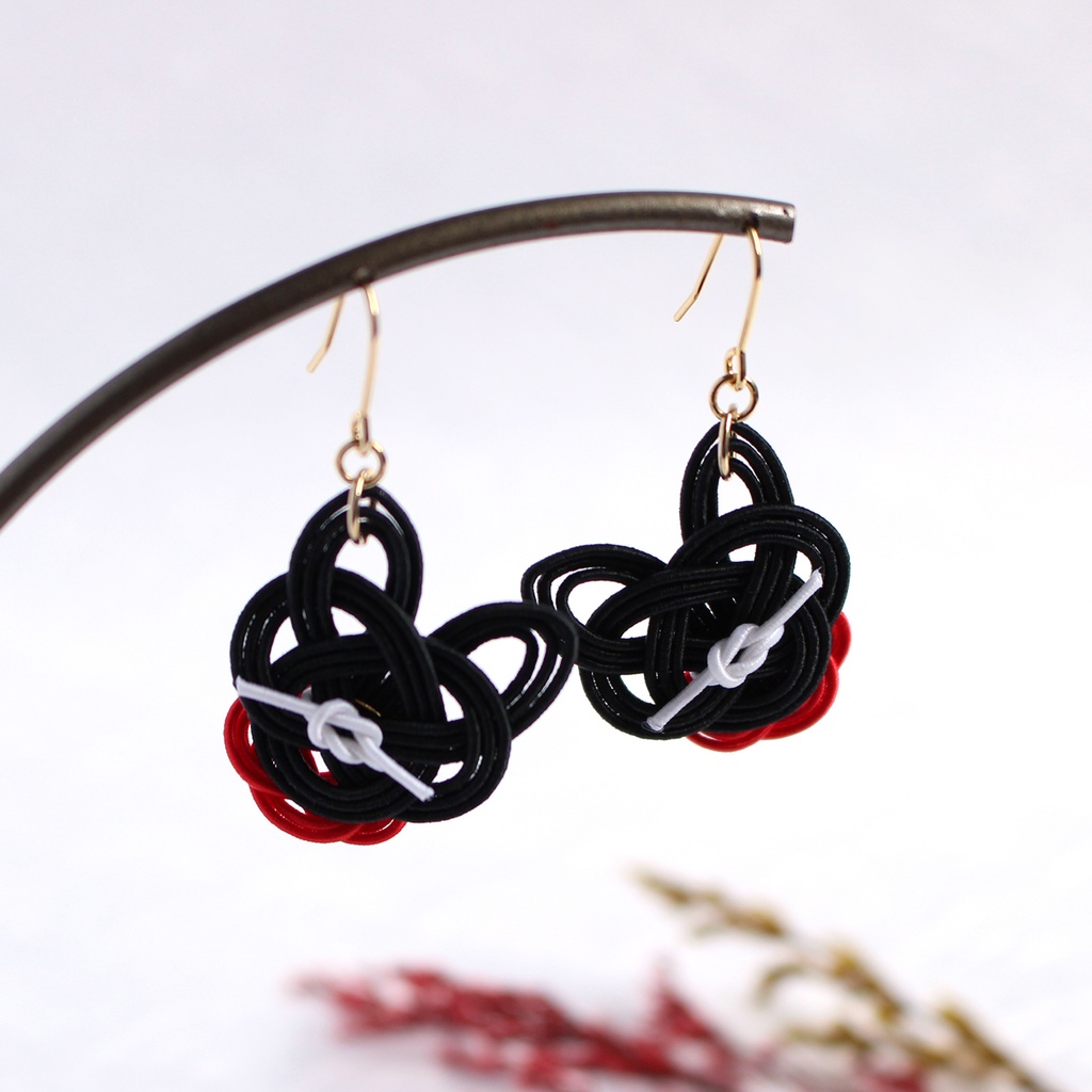 水引ピアス・イヤリング-我輩黒猫-