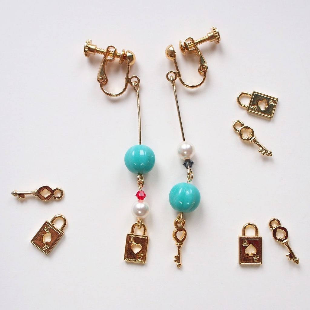 ALKALOIDイメージ アシンメトリートランプピアス/イヤリング(ロングver)