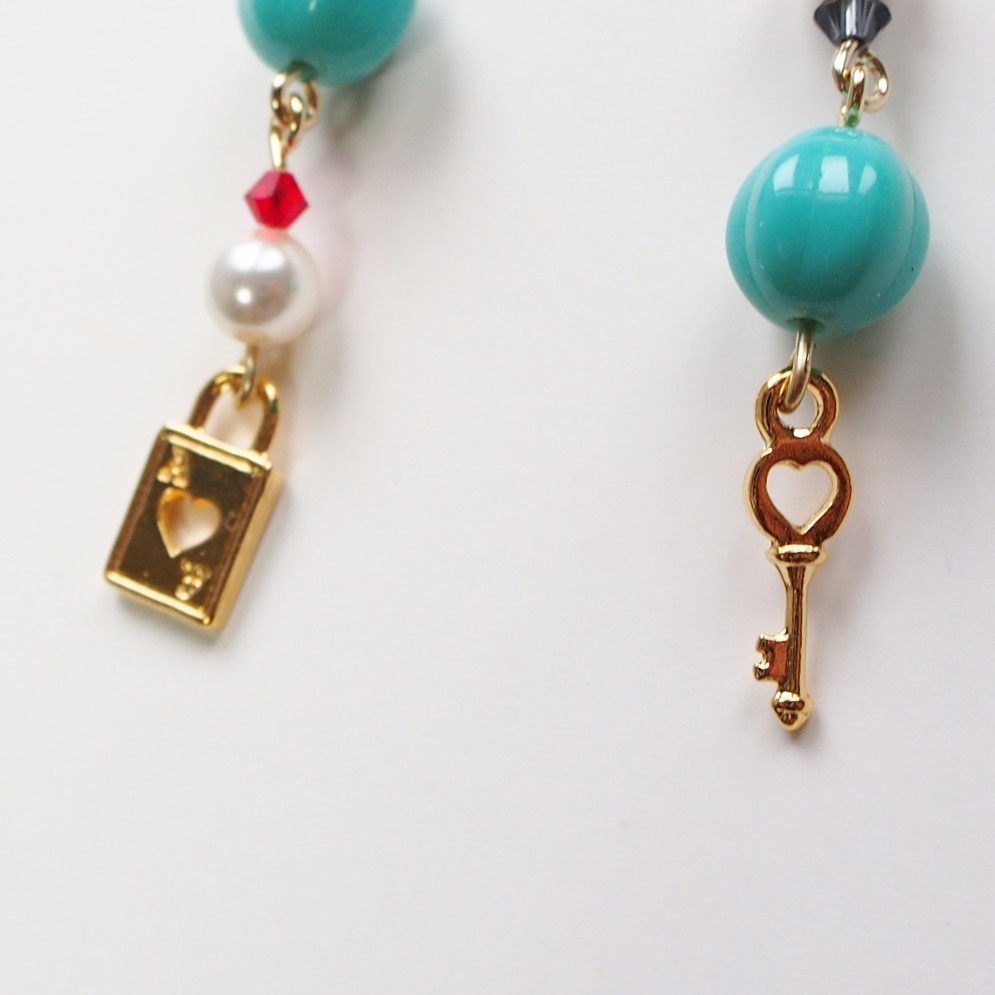 ALKALOIDイメージ アシンメトリートランプピアス/イヤリング(ショートver)