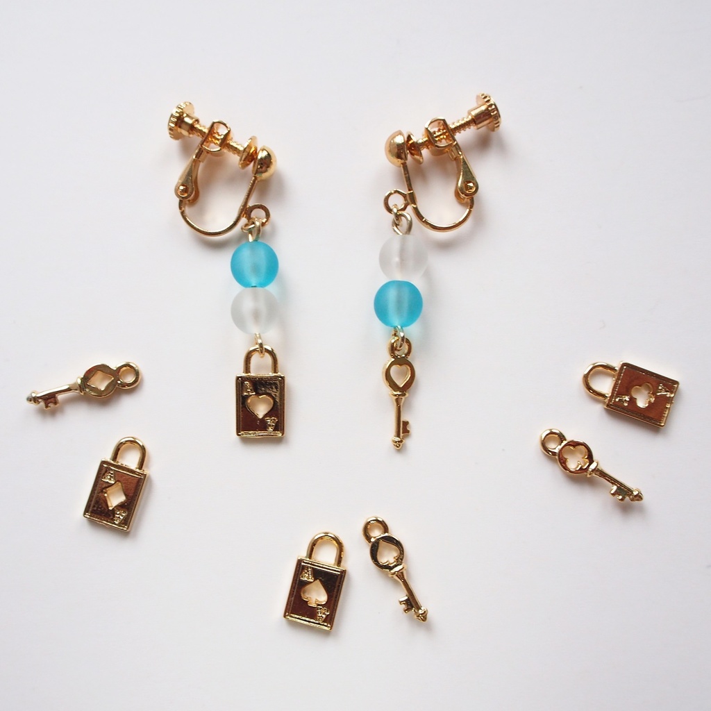 ALKALOIDイメージ アシンメトリートランプピアス/イヤリング(ショートver)