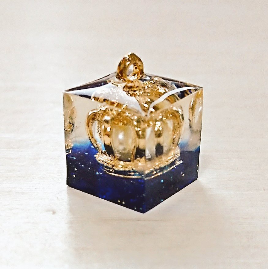 Knightsイメージキューブネックレス