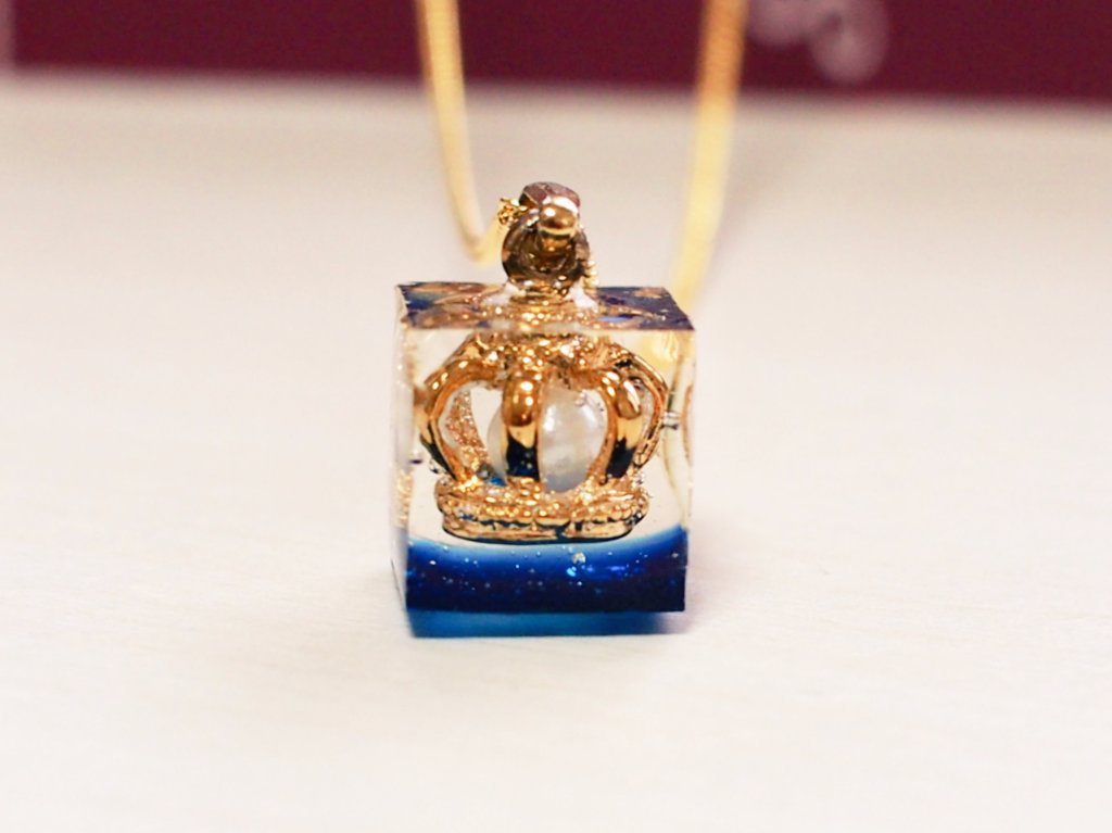 Knightsイメージキューブネックレス