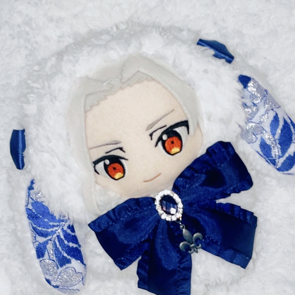 ロイヤルブルーのぬい服♡ゆらゆらチャーム付き