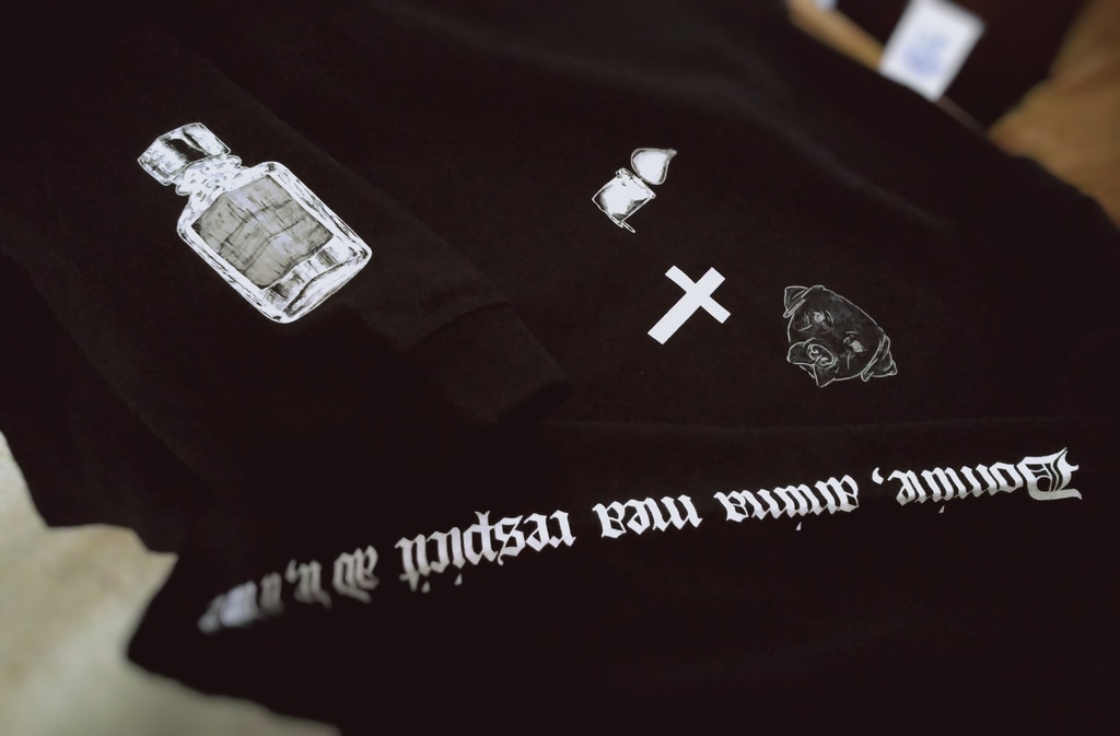 『机の下の天使』イメージロングTシャツ