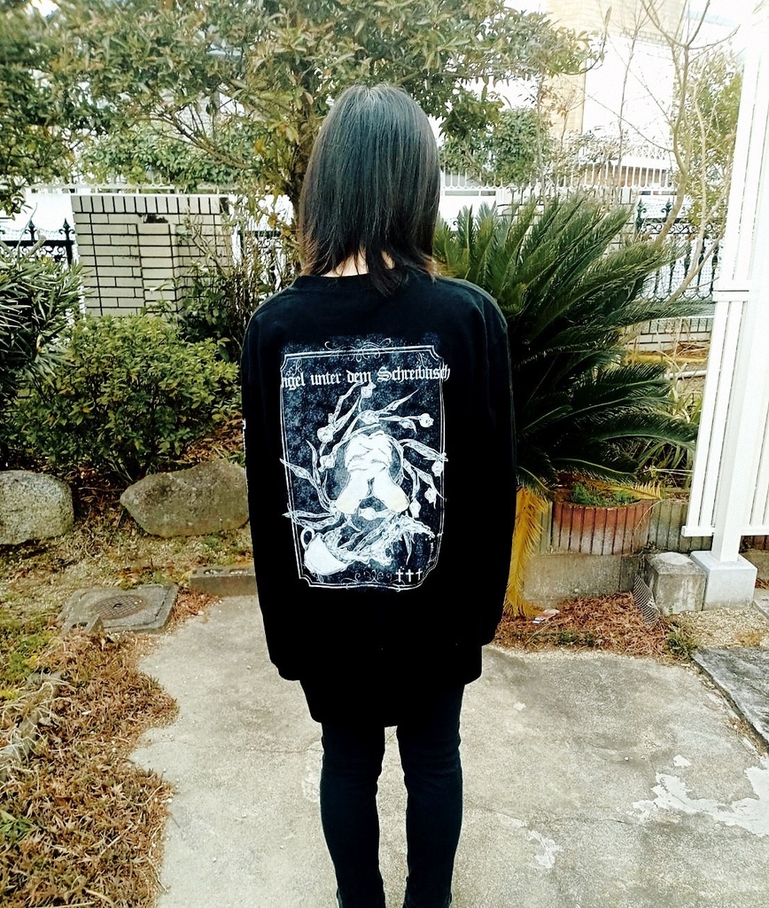 『机の下の天使』イメージロングTシャツ