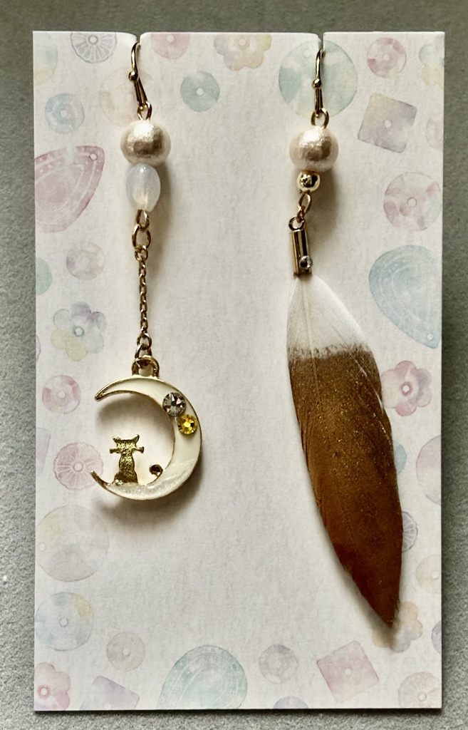 猫と羽のアクセサリー（ホワイト）