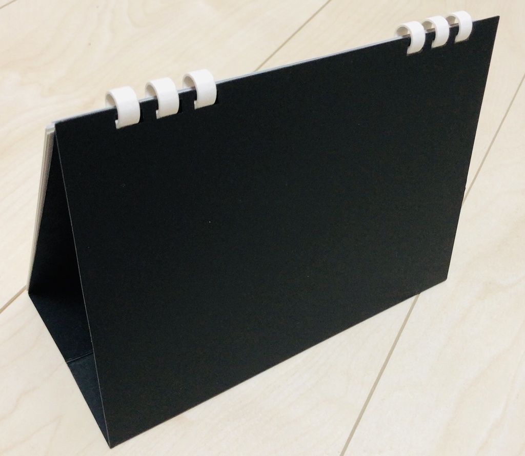 とりおんなモノトーン卓上カレンダー