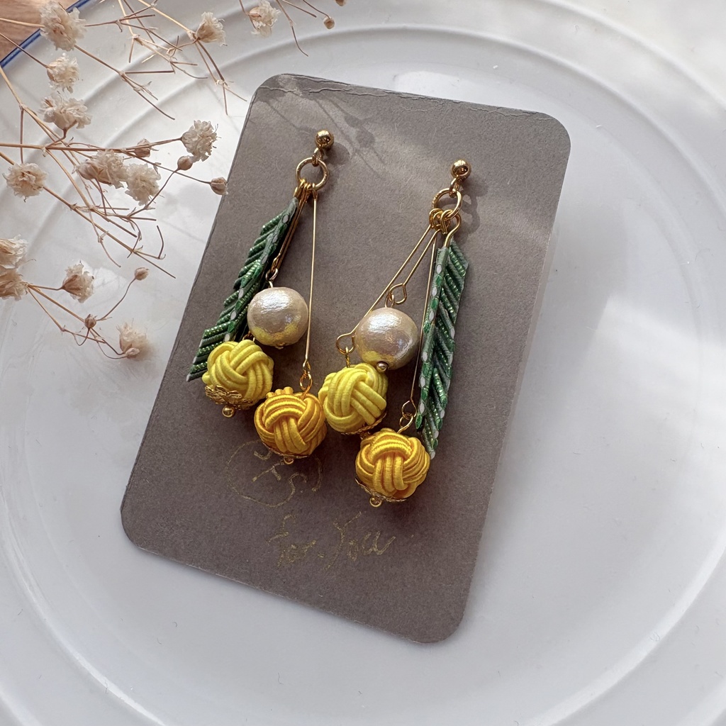 まんまるミモザの耳飾り