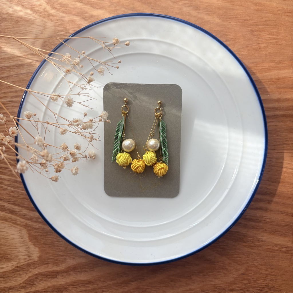 まんまるミモザの耳飾り