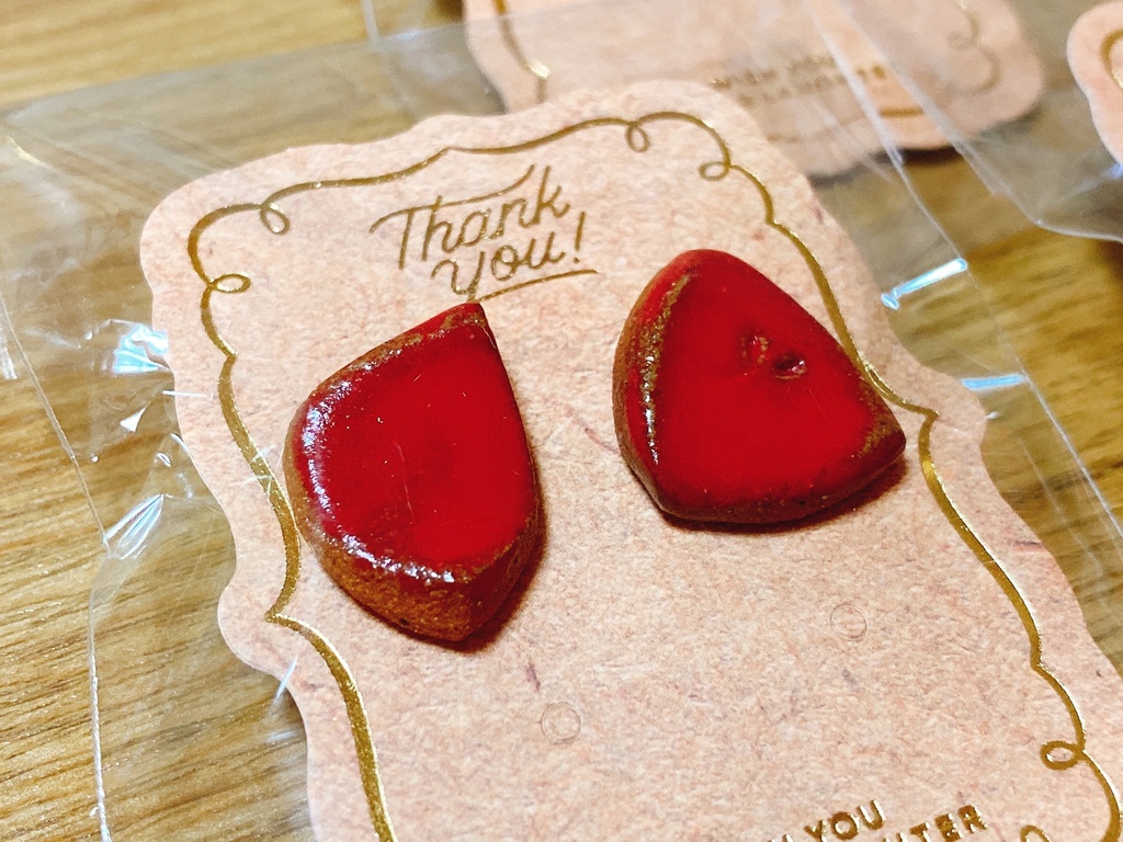 手作り陶器パーツのピアス【あか】