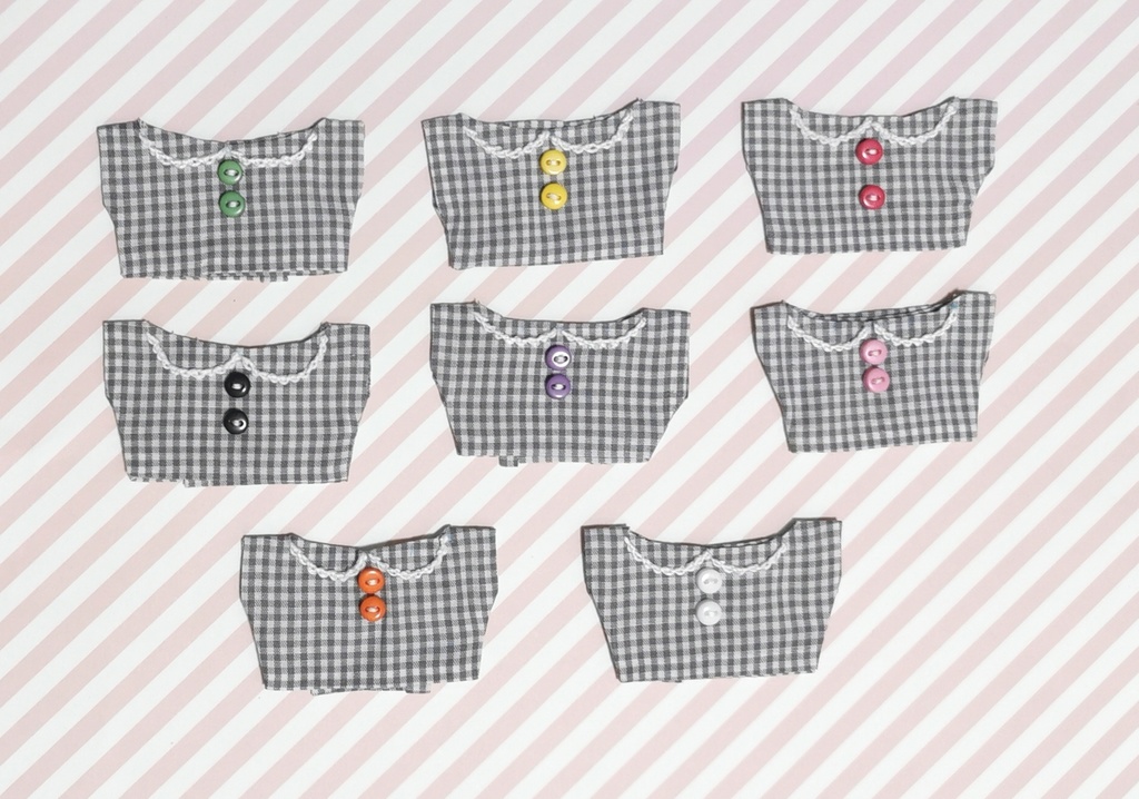 チェック襟風刺繍&ボタン付きＴシャツ