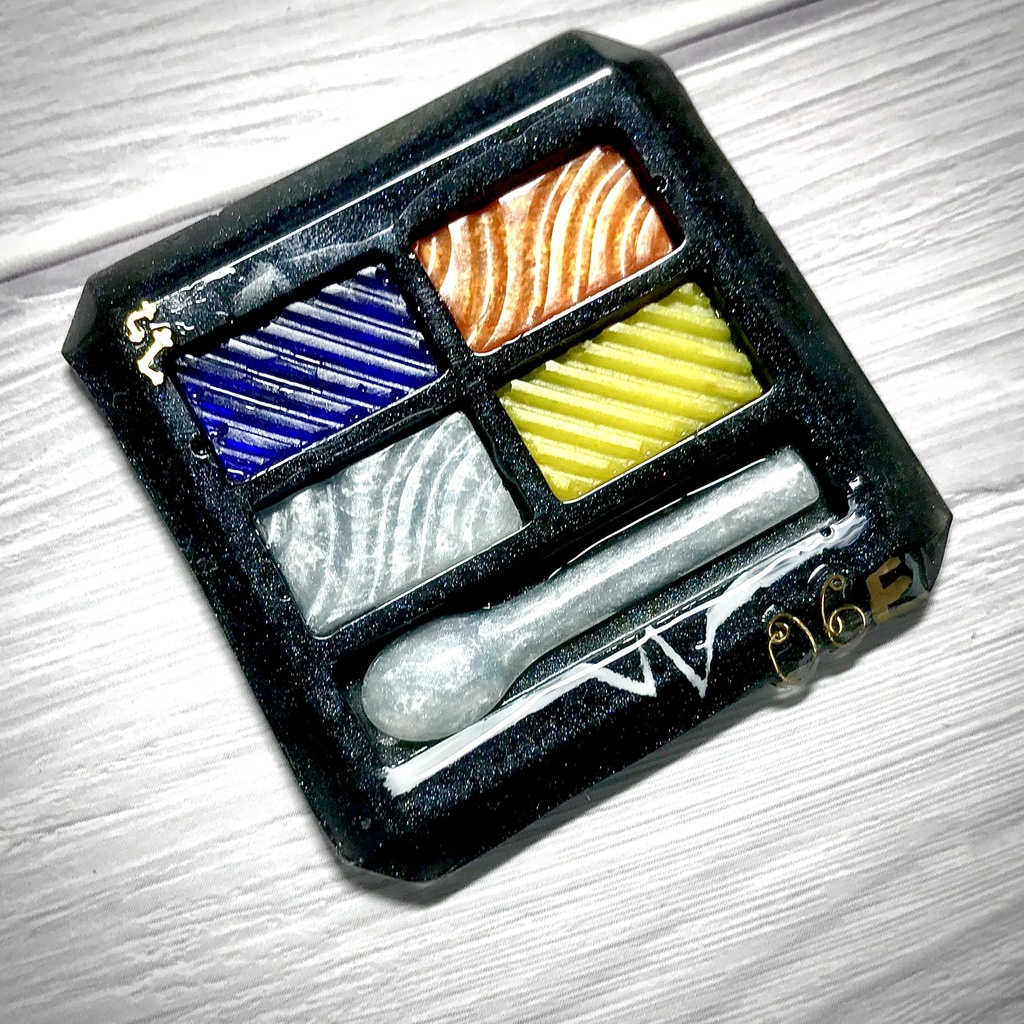 エネ　メイクパレット風レジン