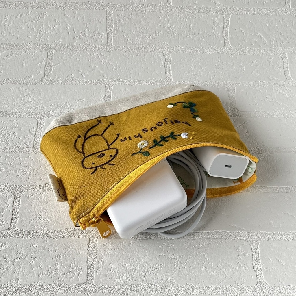 ぽってり可愛いとりきの刺繍ポーチ(2種)