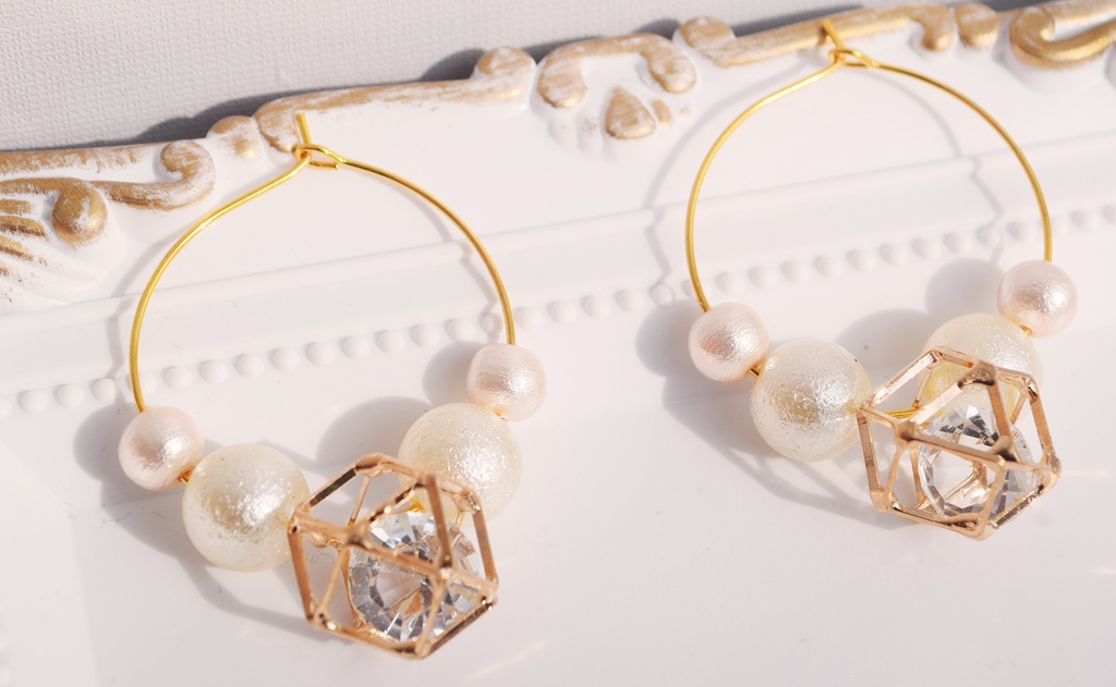 プリズムを閉じ込めたピアス