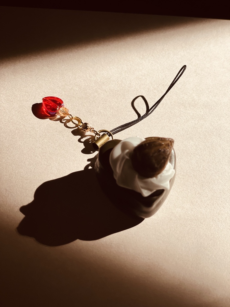 とろけるチョコレートキーホルダー(ハートチョコ+アーモンド)