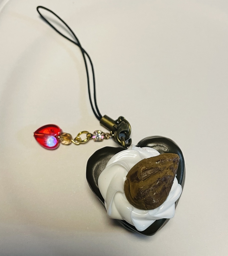 とろけるチョコレートキーホルダー(ハートチョコ+アーモンド)