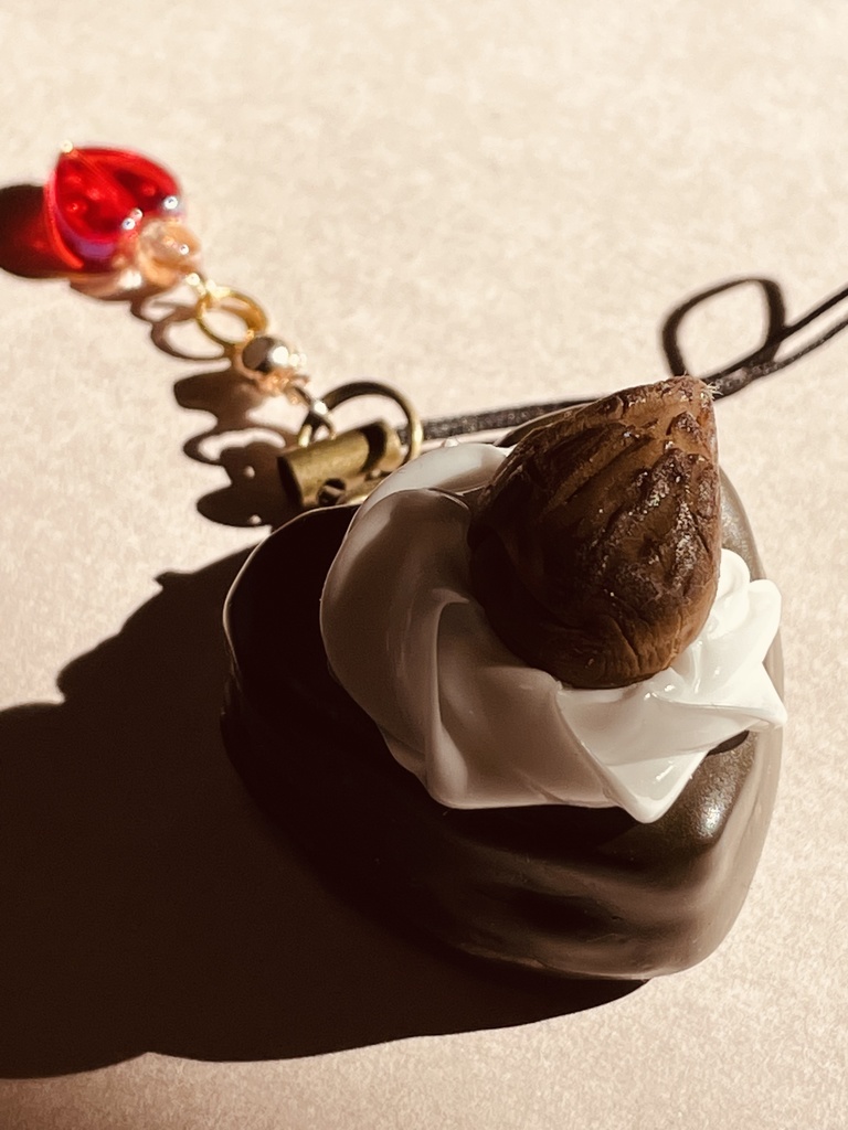 とろけるチョコレートキーホルダー(ハートチョコ+アーモンド)