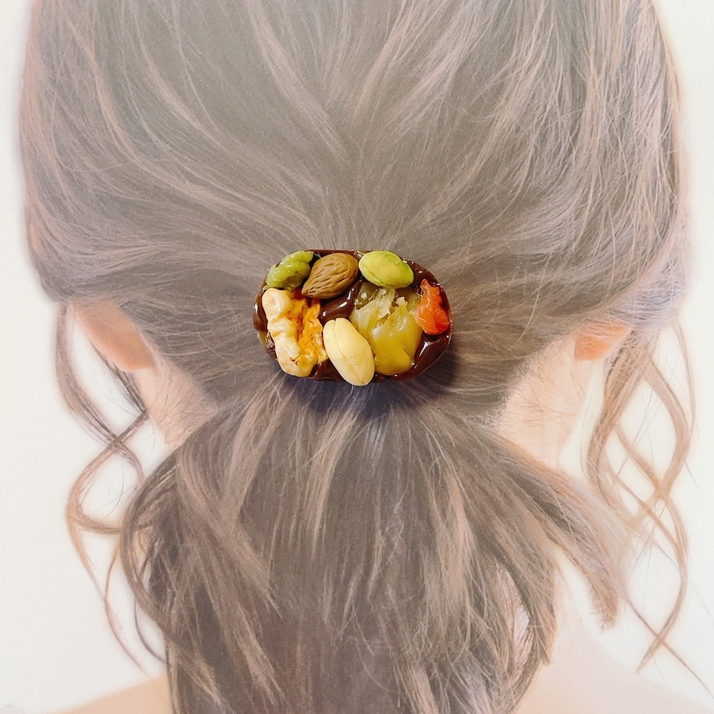 とろけるスイーツアクセサリー(ナッツとドライフルーツたっぷりマンディアンチョコレート)ヘアゴム茶