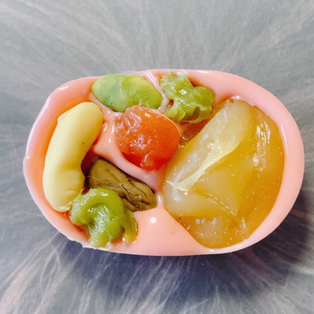 とろけるスイーツアクセサリー(ナッツとドライフルーツたっぷりマンディアンストロベリーチョコレート)ヘアゴムピンク