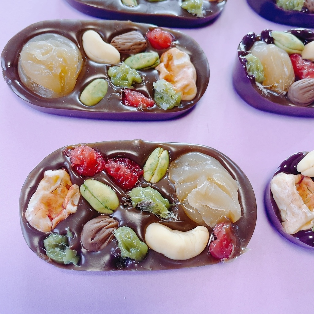 とろけるスイーツアクセサリー(ナッツとドライフルーツたっぷりマンディアンチョコレート)バレッタ茶