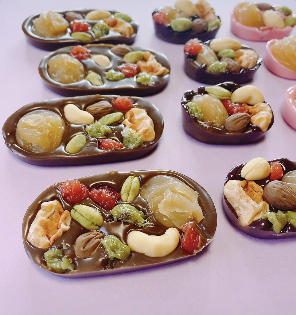 とろけるスイーツアクセサリー(ナッツとドライフルーツたっぷりマンディアンチョコレート)バレッタ茶