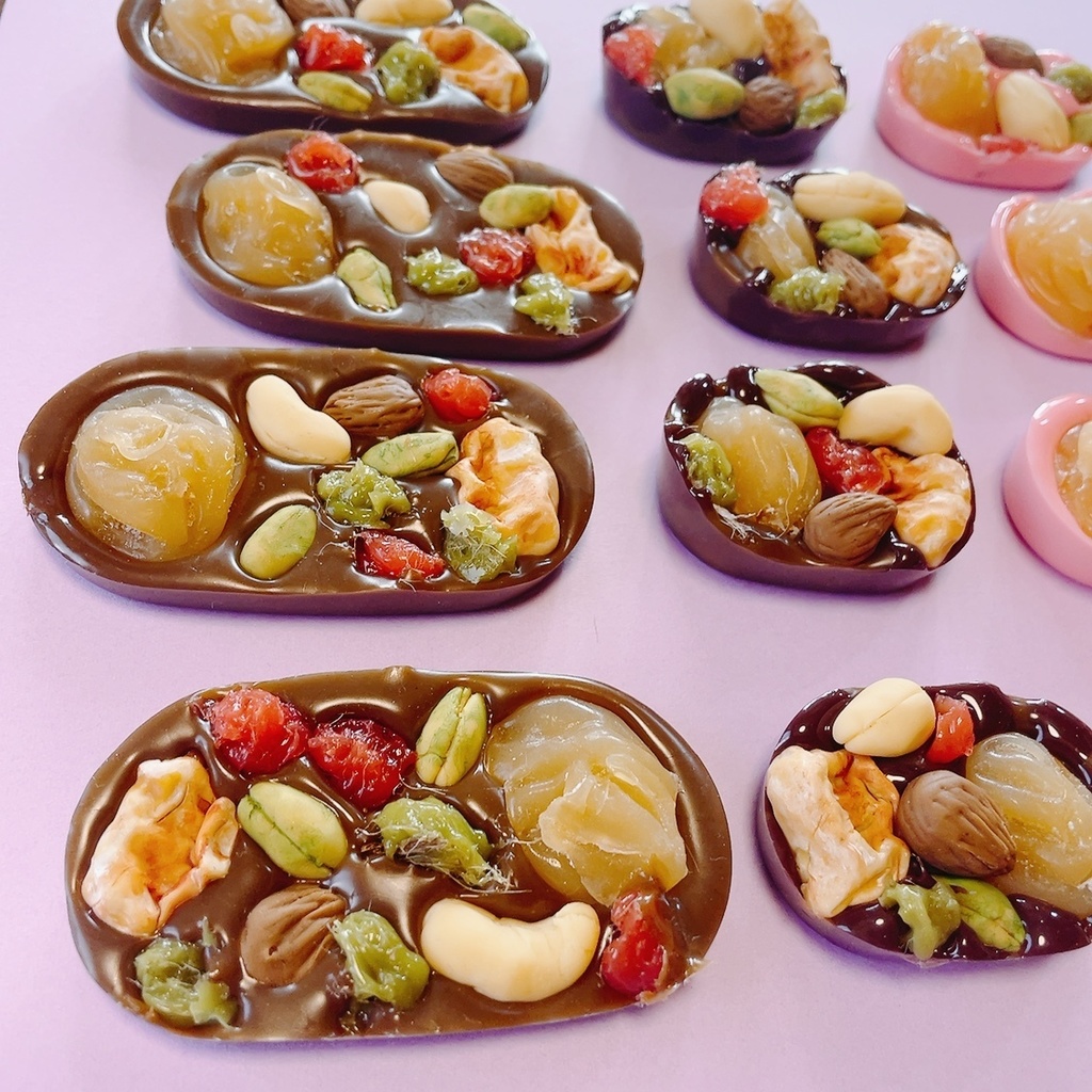 とろけるスイーツアクセサリー(ナッツとドライフルーツたっぷりマンディアンチョコレート)バレッタ茶