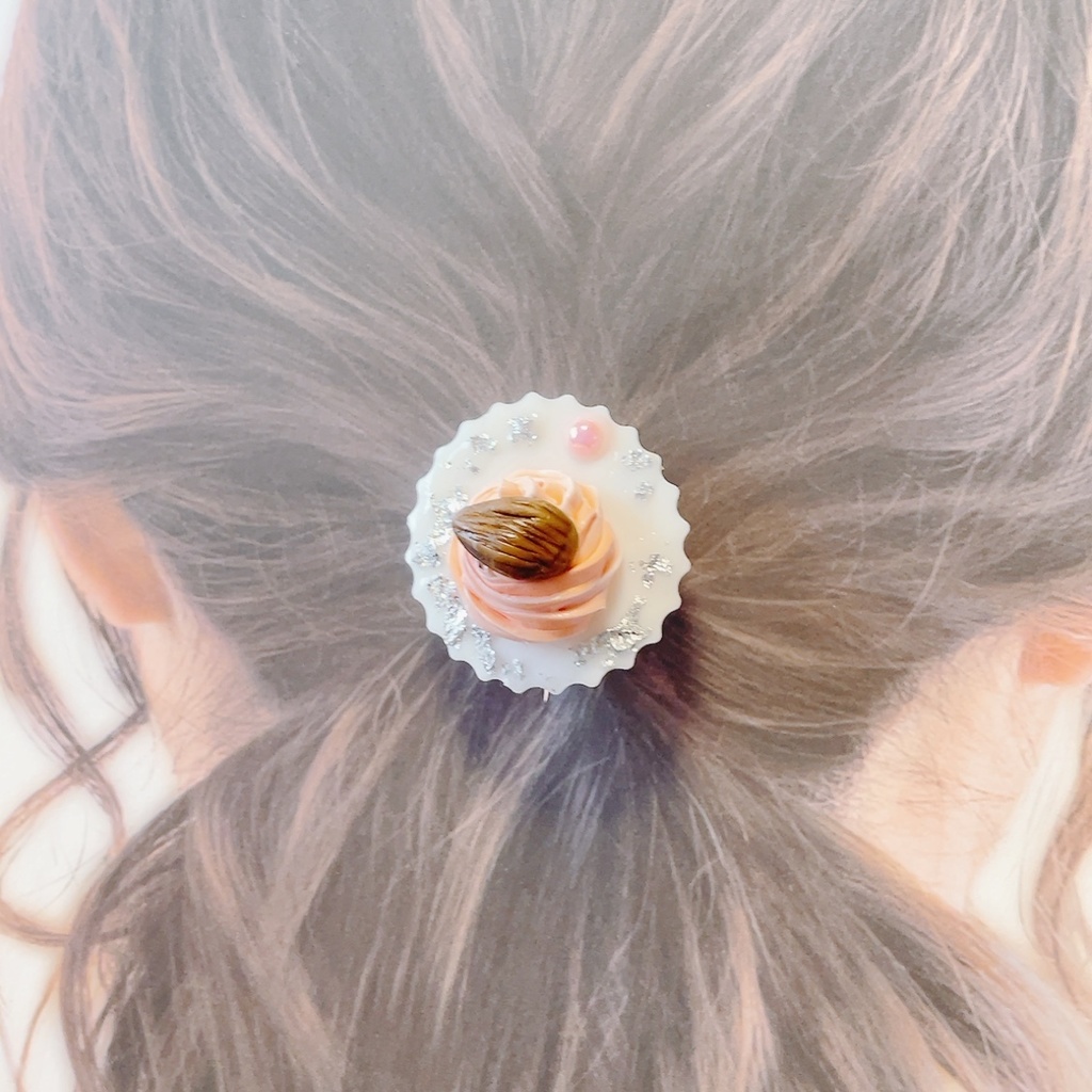 とろけるスイーツアクセサリー(プラリネチョコレート♯アーモンド×ホワイトチョコレート)ヘアゴム