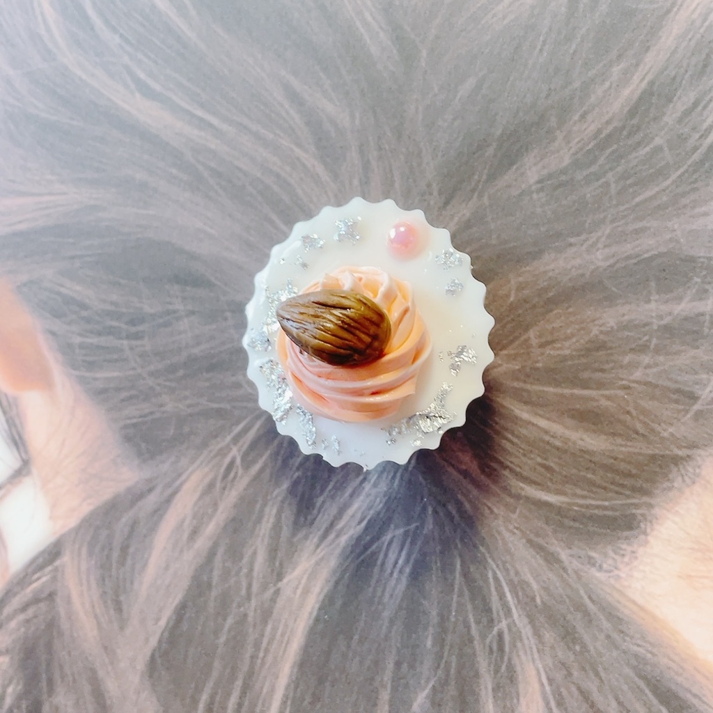 とろけるスイーツアクセサリー(プラリネチョコレート♯アーモンド×ホワイトチョコレート)ヘアゴム
